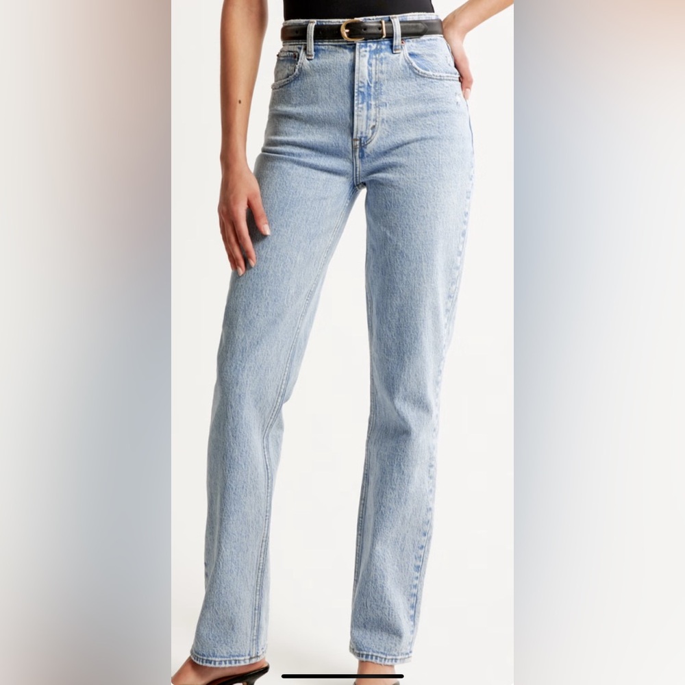 Abercrombie & Fitch women’s The 90’s Relaxed Jean High Rise 28(6R)